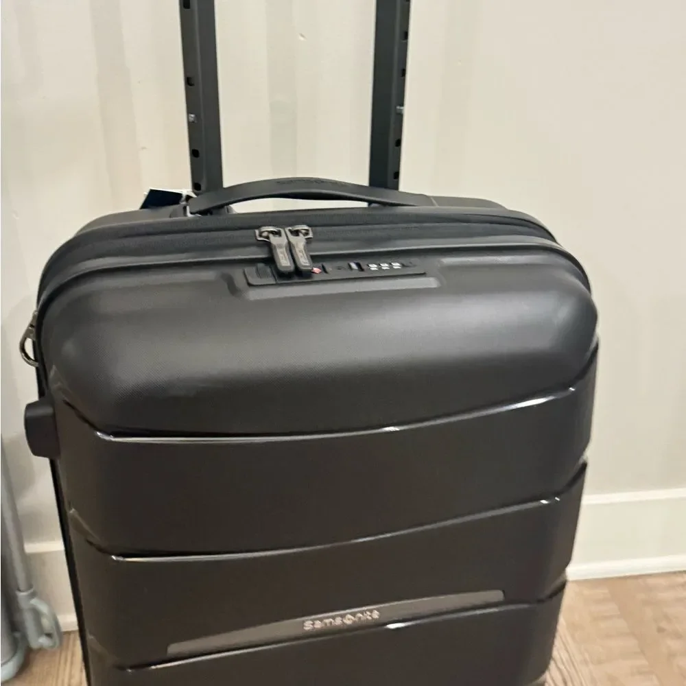 Samsonite Outline Pro Expandable Carry On Spinner Suitcase Luggage carry…